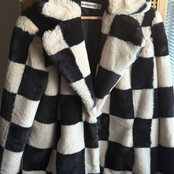 Asos coat in checkerboard faux fur. US 6. - Picture 9 of 11